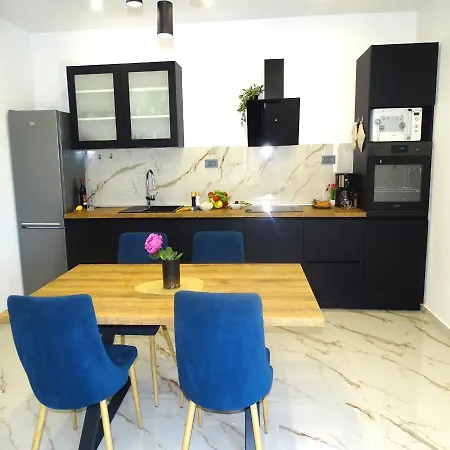 Semesterbostad House Parancin *