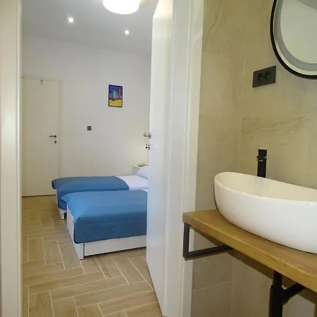 Semesterbostad House Parancin *